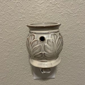 Creamy white wall mount plug in scentsy